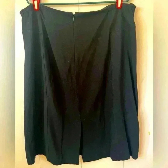 Talbots Women's Sz 20 w Little Black Skirt. Zip And Slit Back, Slightly Stretchy - Picture 2 of 5